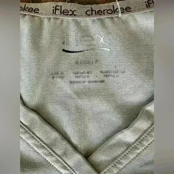 Cherokee Scrub Top Size Small - Picture 2 of 2